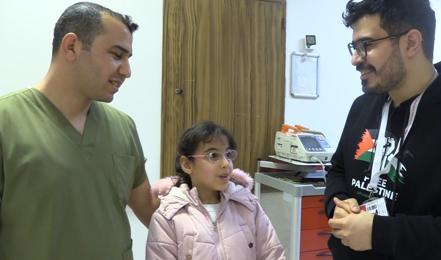 Şanlıurfa’da yatağa bağlı kardeşler tedavi sonrası yürümeye başladı
