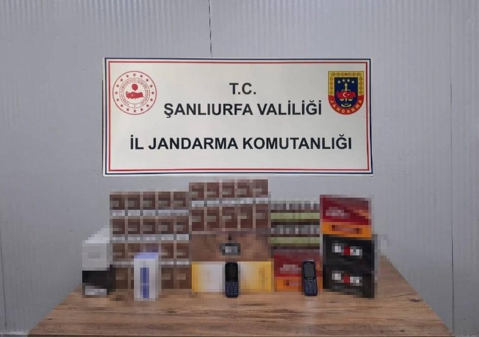 Şanlıurfa’da yol kontrolünde 8 bin 958 paket gümrük kaçağı sigara ele geçirildi
