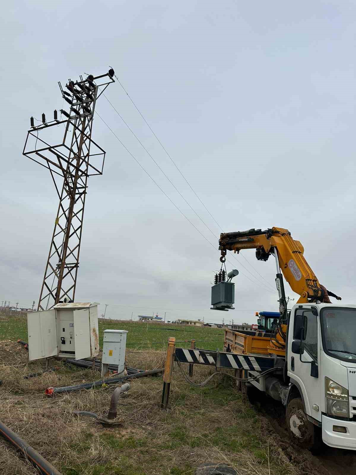 Şanlıurfa’daki kaçak trafoya el konuldu
Şanlıurfa’daki kaçak trafoya el konuldu