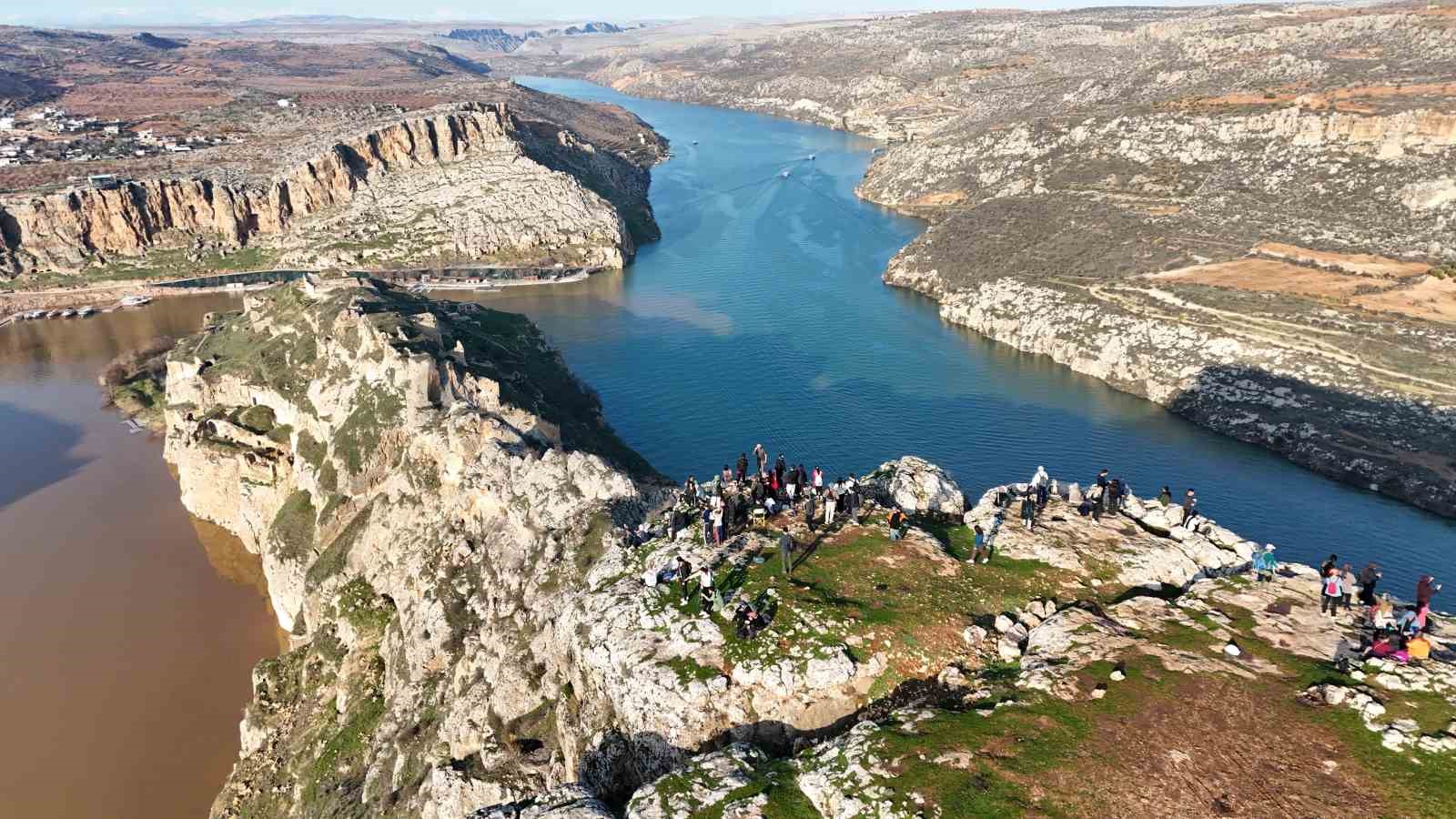 Şanlıurfalı doğaseverler Rumkale’de bağımlılık ve şiddete karşı yürüdü
Şanlıurfalı doğaseverler Rumkale’de bağımlılık ve şiddete karşı yürüdü