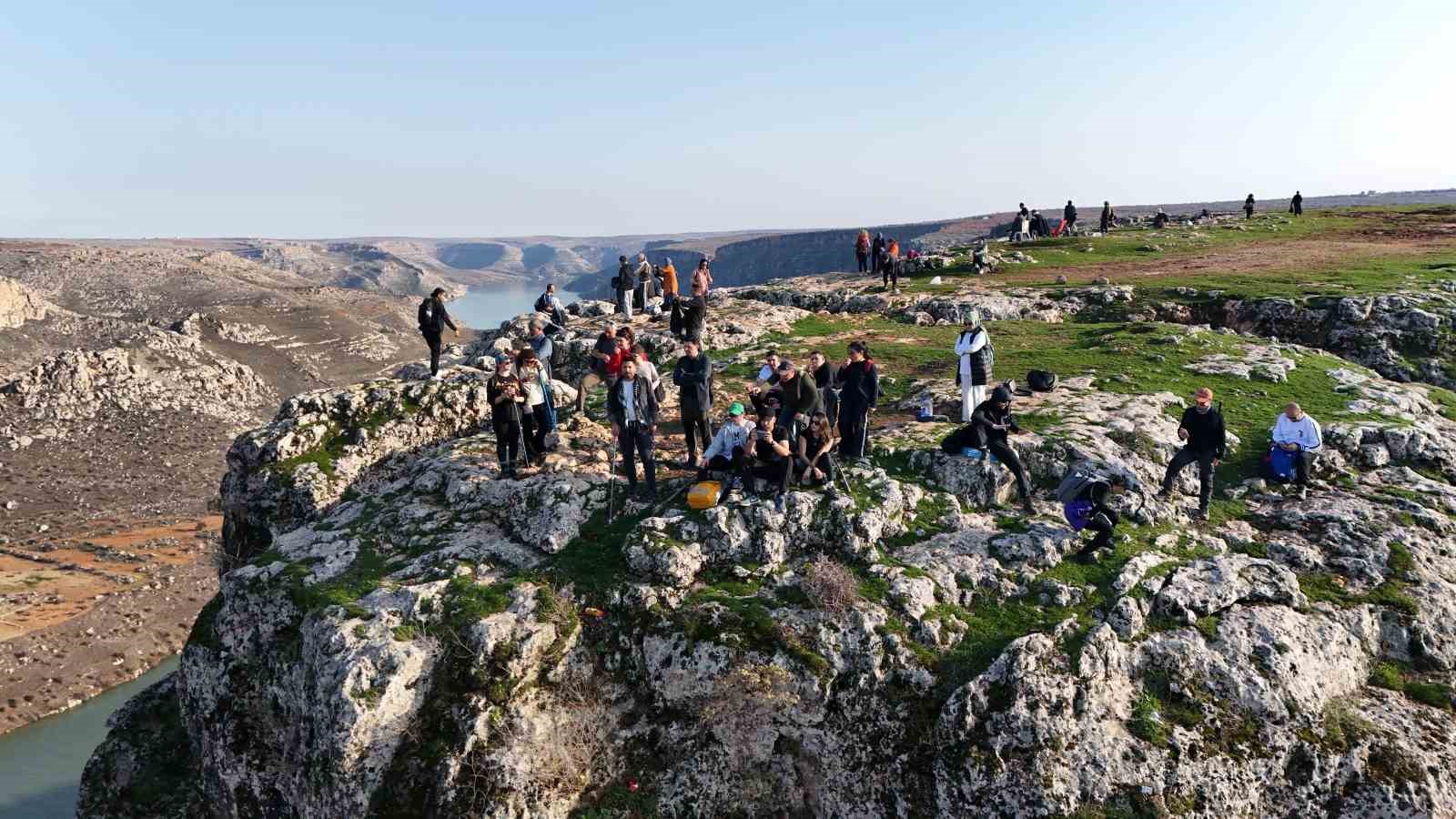 Şanlıurfalı doğaseverler Rumkale’de bağımlılık ve şiddete karşı yürüdü
Şanlıurfalı doğaseverler Rumkale’de bağımlılık ve şiddete karşı yürüdü