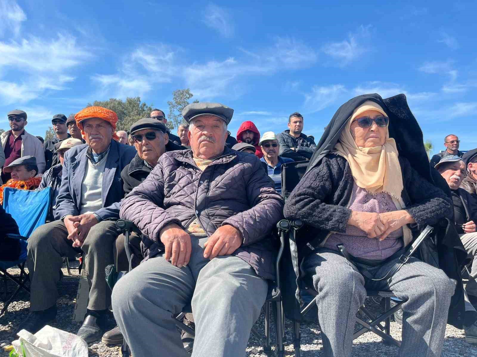 Şap karantinası kalktı, deve güreşleri İncirliova’da başladı
Şap karantinası kalktı, deve güreşleri İncirliova’da başladı