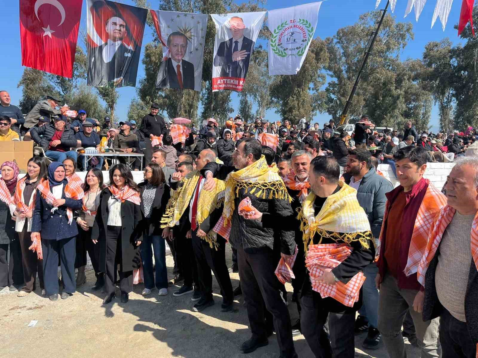 Şap karantinası kalktı, deve güreşleri İncirliova’da başladı
Şap karantinası kalktı, deve güreşleri İncirliova’da başladı