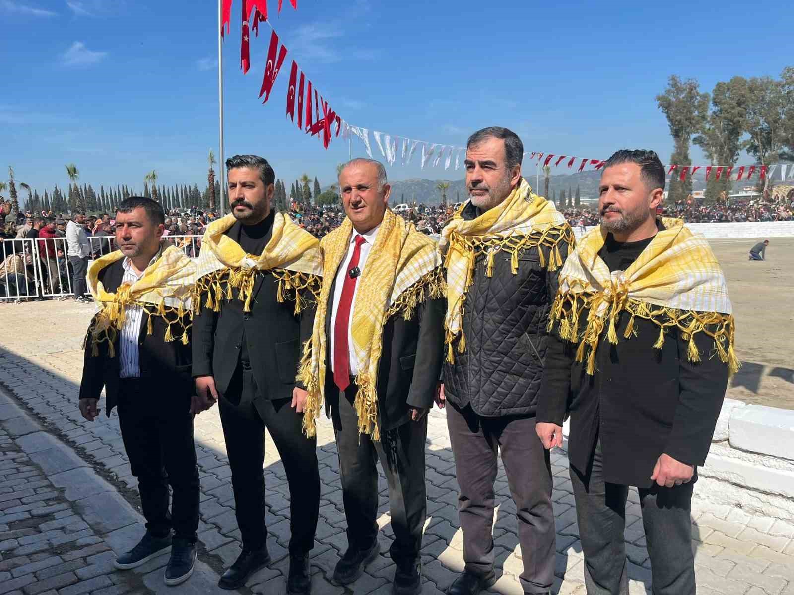 Şap karantinası kalktı, deve güreşleri İncirliova’da başladı
Şap karantinası kalktı, deve güreşleri İncirliova’da başladı