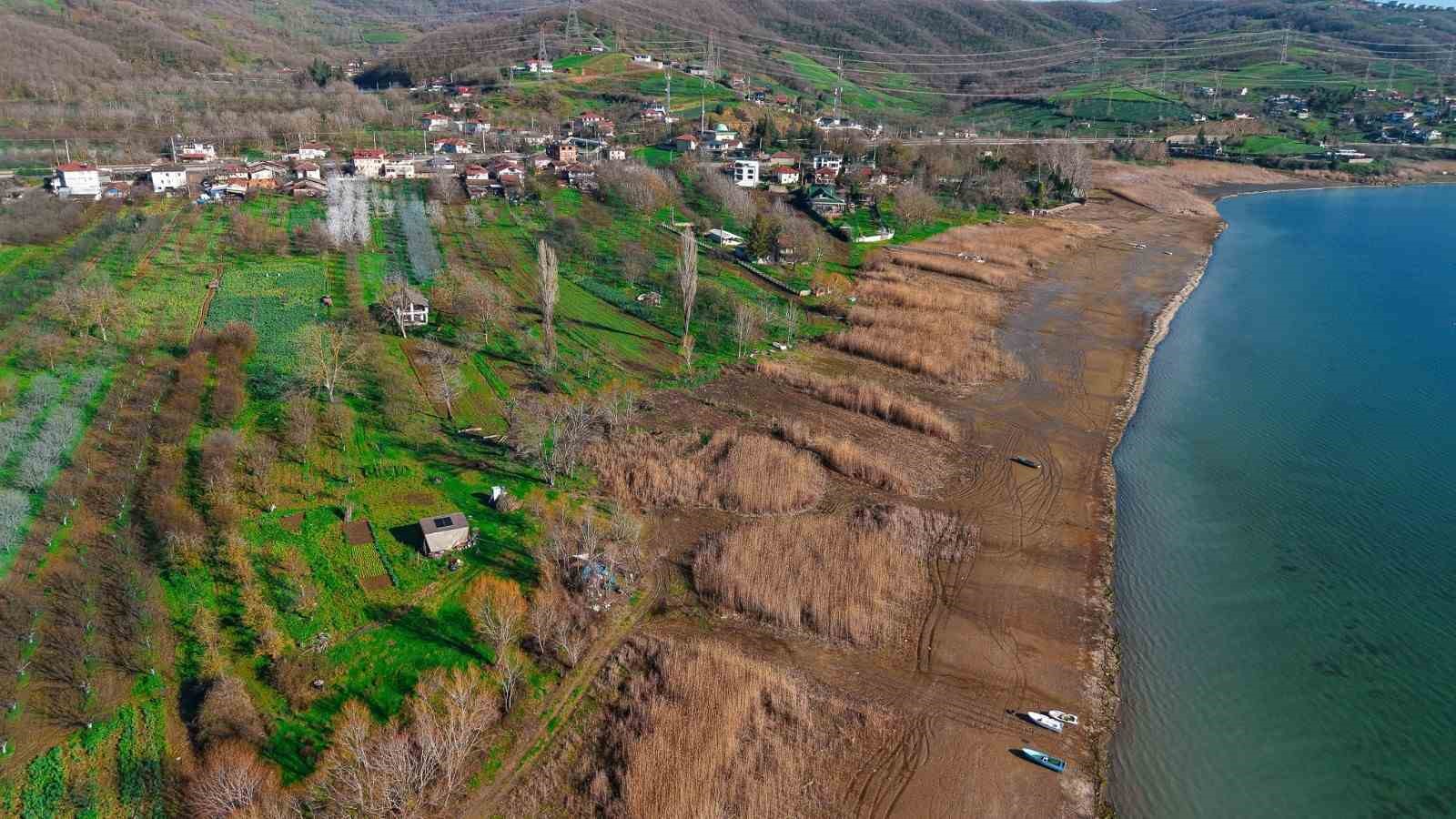 Sapanca Gölü’nde kaçak yapı yıkım çalışmalarının ikinci etabına başlandı
