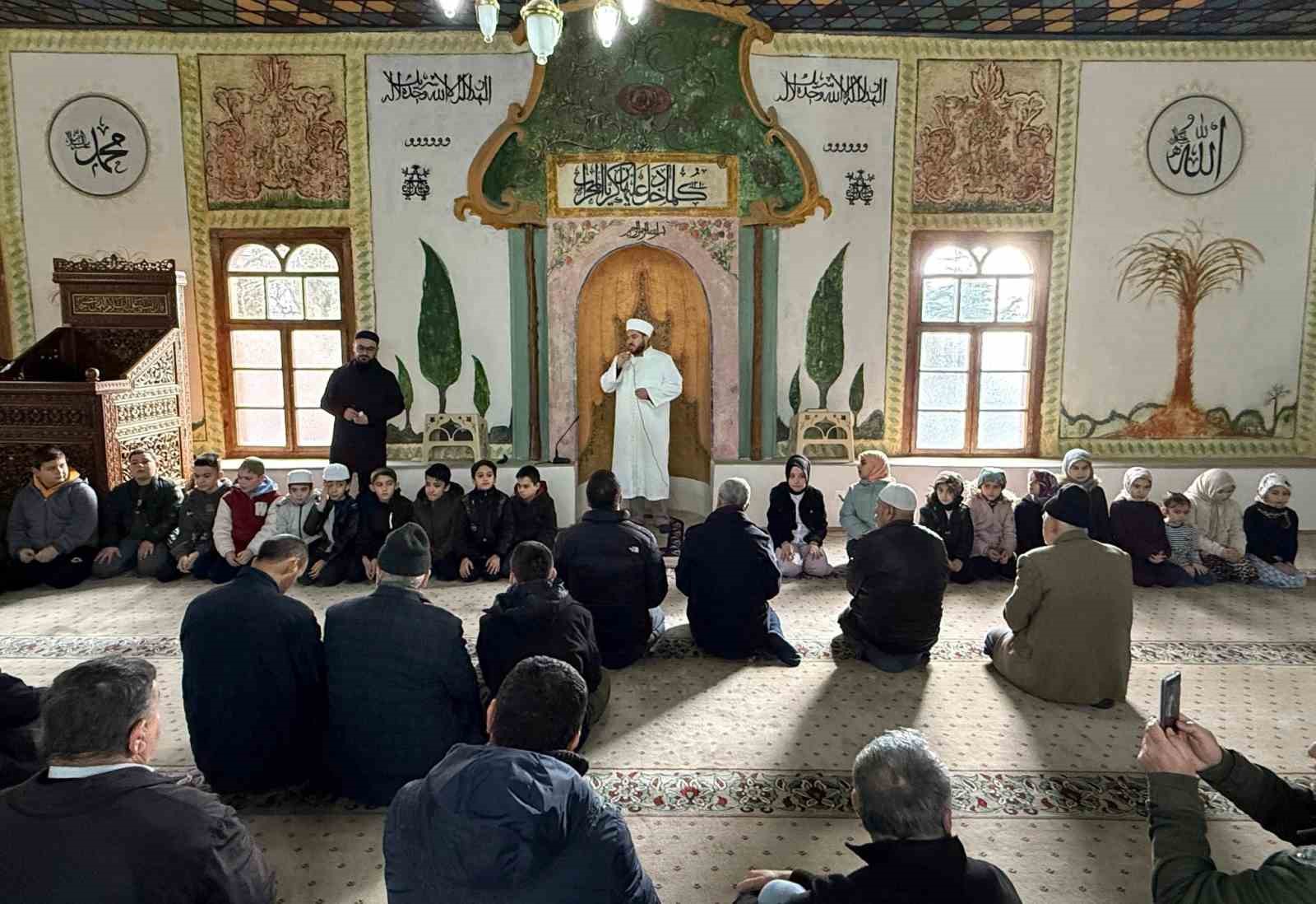 Şaphane’de "Camiyi Seviyoruz, Namazla Buluşuyoruz" programında öğrencilere ödül
