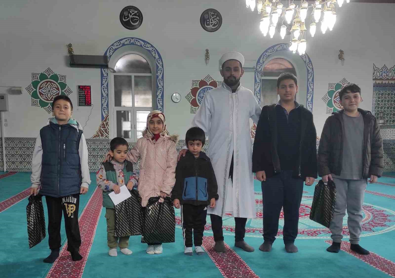 Şaphane’de "Camiyi Seviyoruz, Namazla Buluşuyoruz" programında öğrencilere ödül
