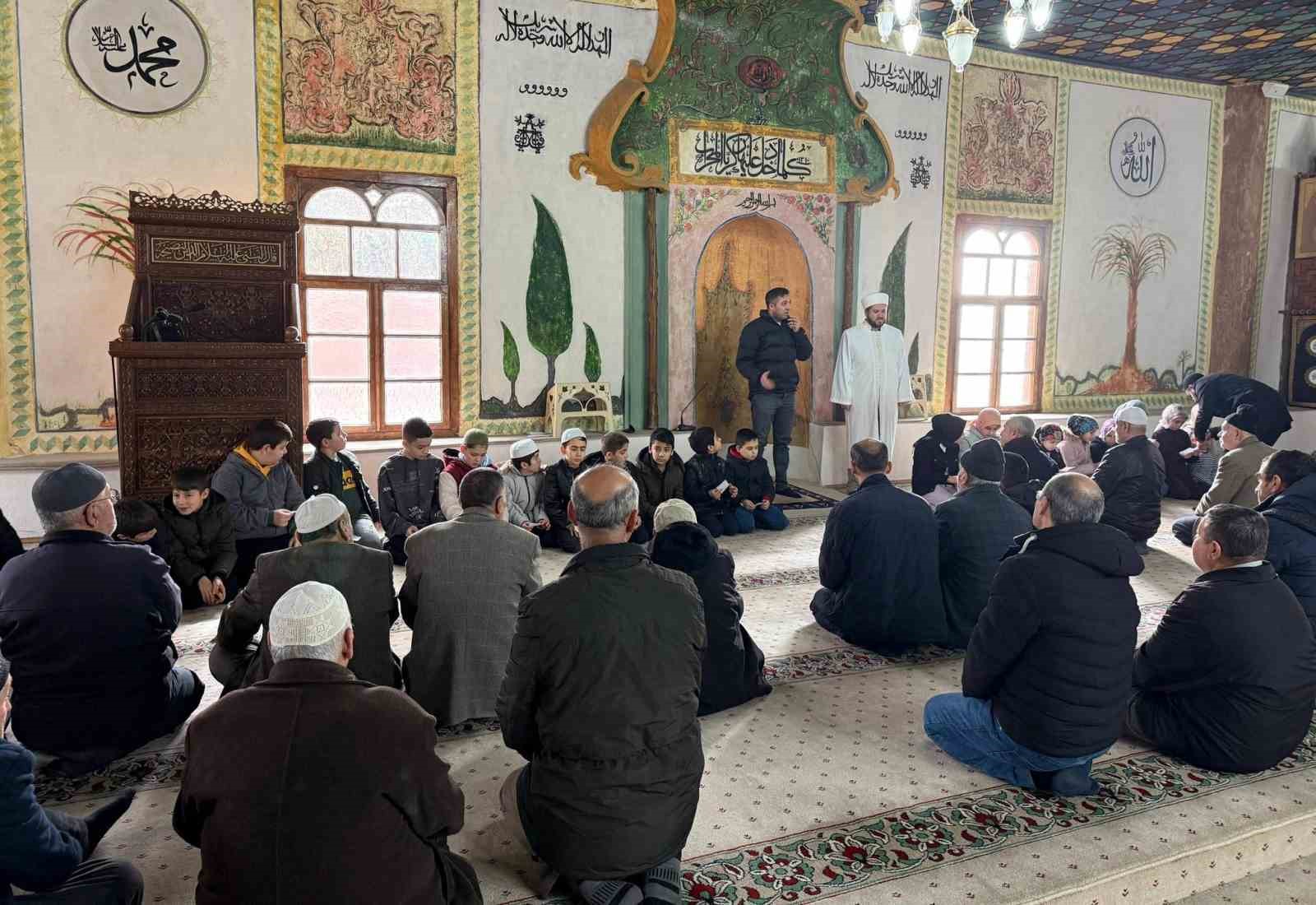 Şaphane’de "Camiyi Seviyoruz, Namazla Buluşuyoruz" programında öğrencilere ödül
