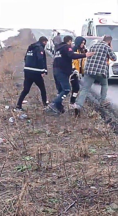 Şarampole uçan araçtaki sürücü burnu bile kanamadan kurtuldu
