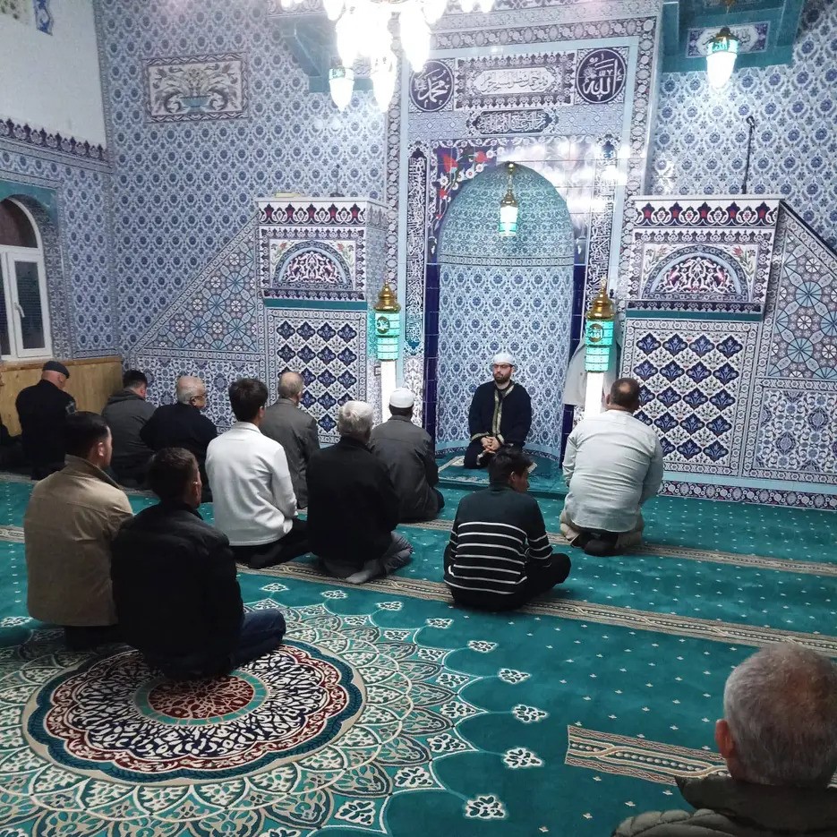 Sarıcakaya Müftüsü Altunbaş, Kapıkaya Mahallesi sakinleriyle iftarda buluştu
