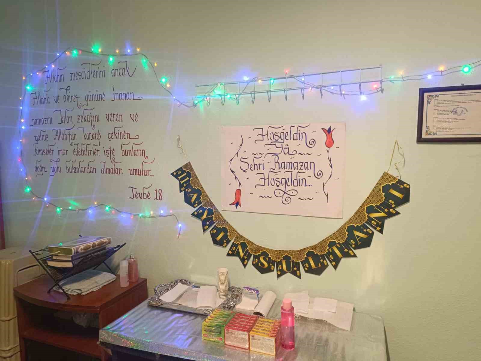 Sarıcakaya Müftüsü Altunbaş, Mayıslar Mahallesi’nde iftar sofrasına konuk oldu
