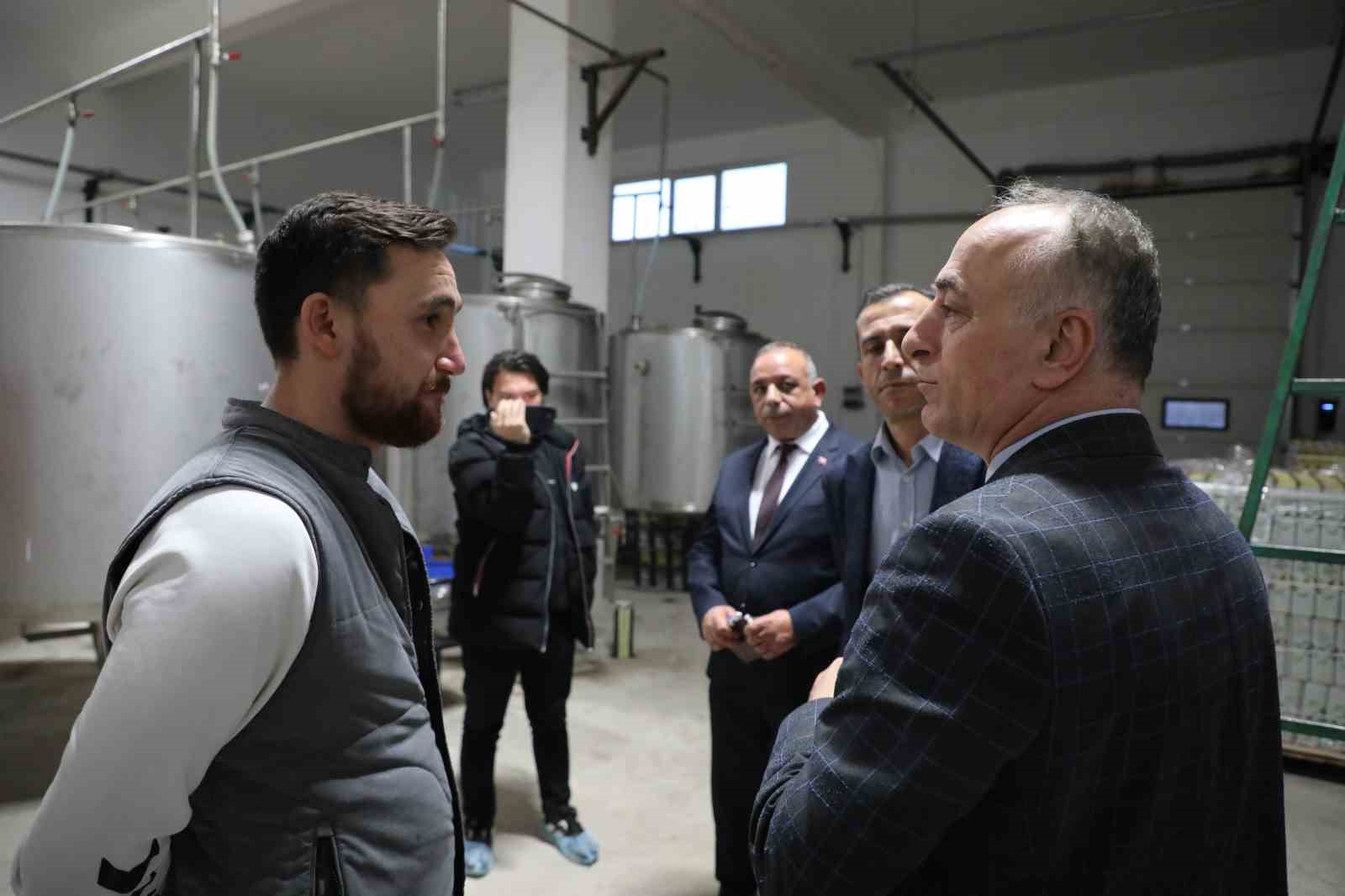 Sarıcakaya’da zeytin ve zeytinyağı üretimi hızla artıyor
Sarıcakaya’da zeytin ve zeytinyağı üretimi hızla artıyor