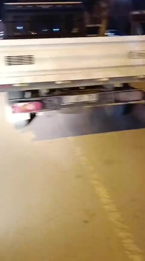 Sarıçam Belediyesi kamyonetiyle trafikte dehşet saçtı
