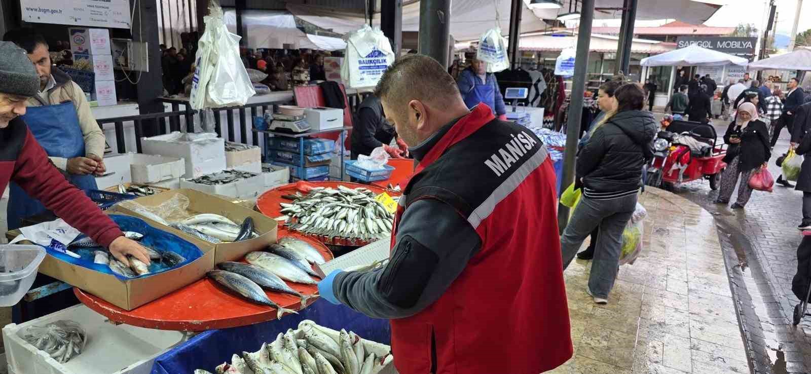 Sarıgöl’de balık tezgahlarına sıkı denetim
