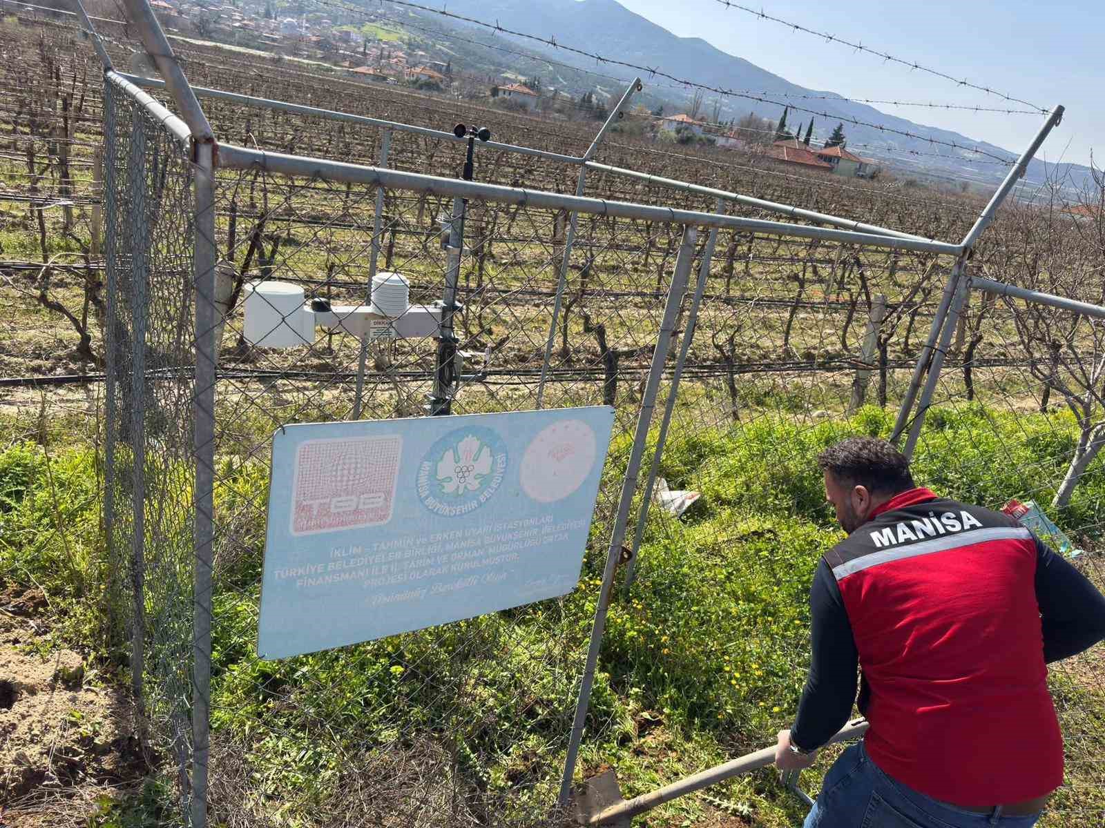 Sarıgöl’de erken uyarı tahmin istasyonlarının bakımı yapıldı
