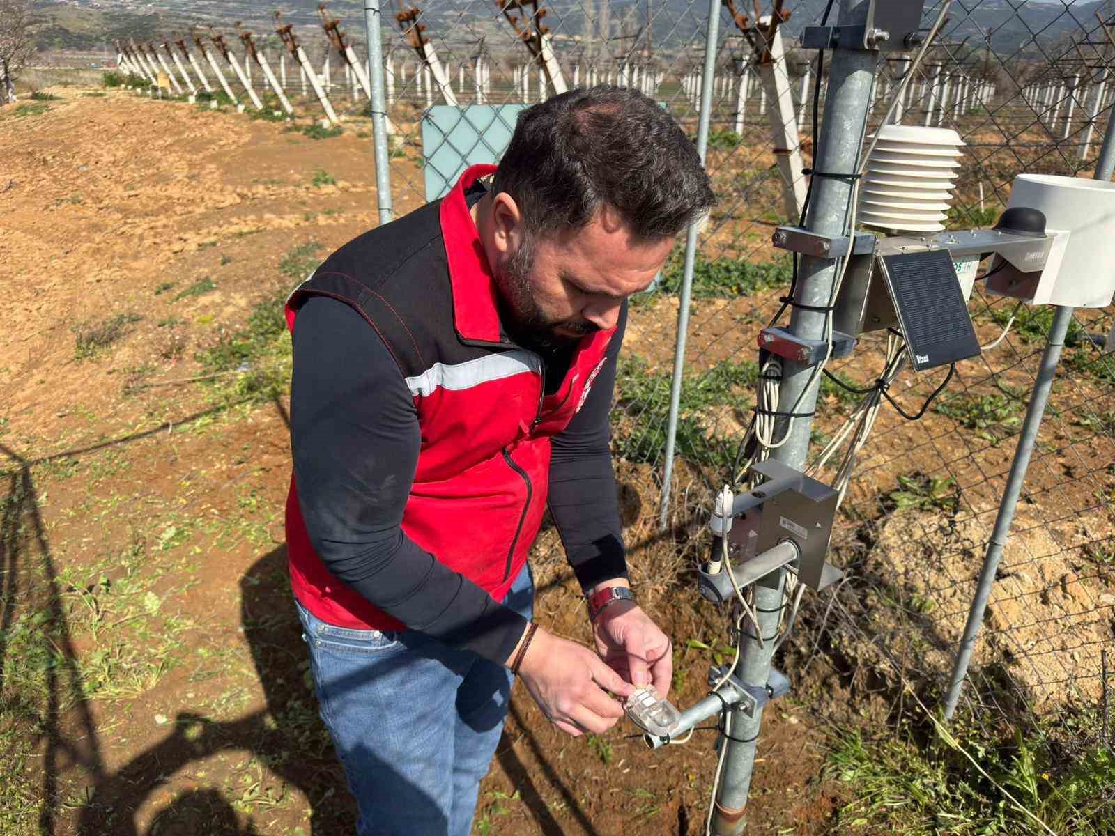 Sarıgöl’de erken uyarı tahmin istasyonlarının bakımı yapıldı
