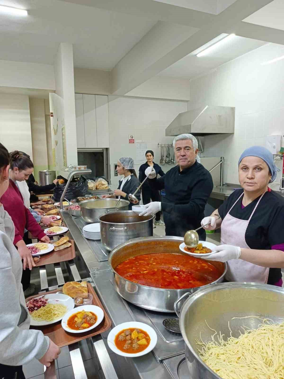 Sarıgöl’de liseliler aynı sofrada buluştu
