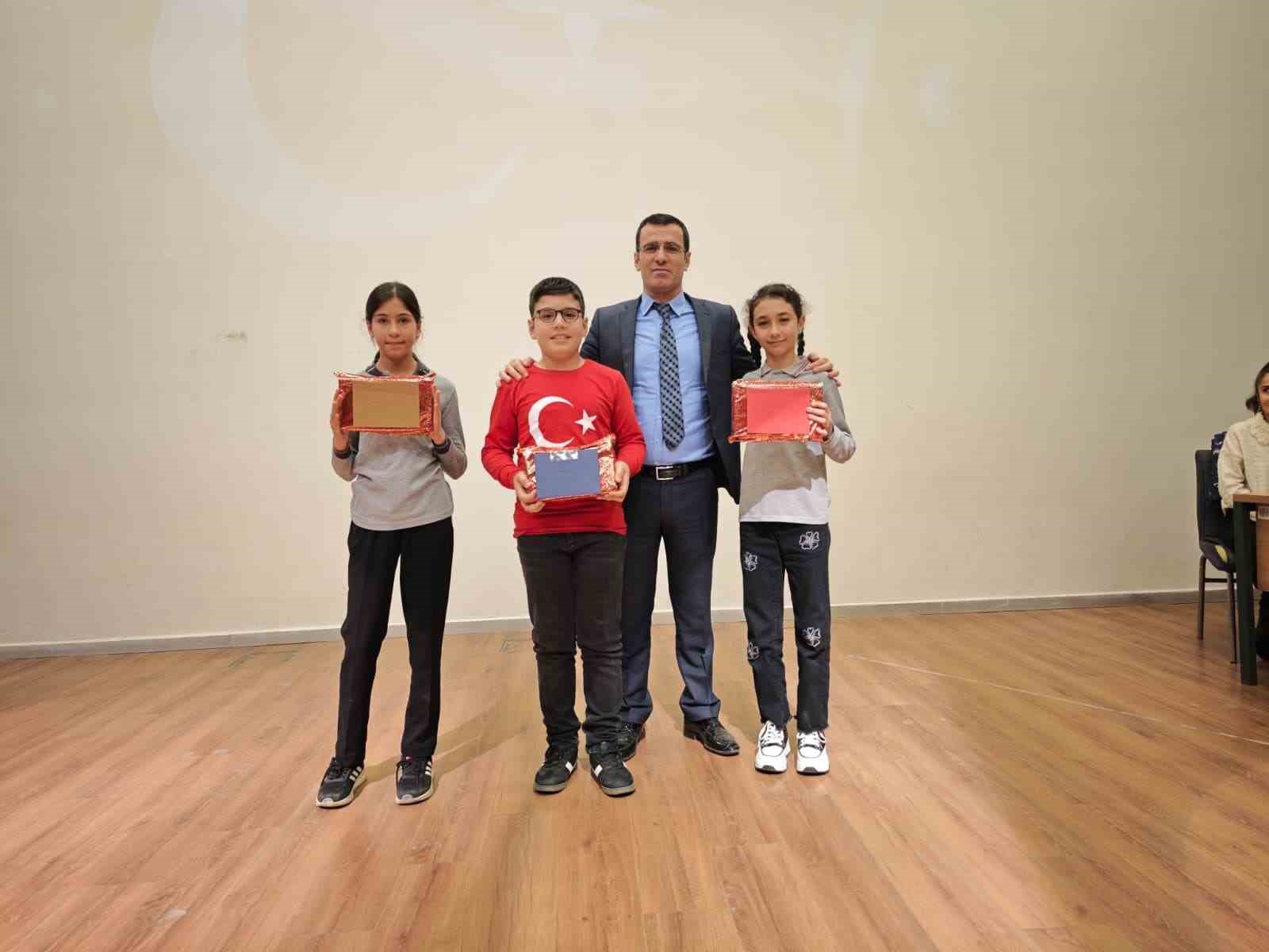 Sarıgöl’de minik yüreklerden İstiklal Marşı coşkusu
