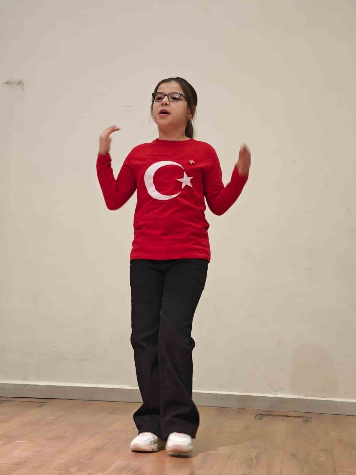 Sarıgöl’de minik yüreklerden İstiklal Marşı coşkusu
