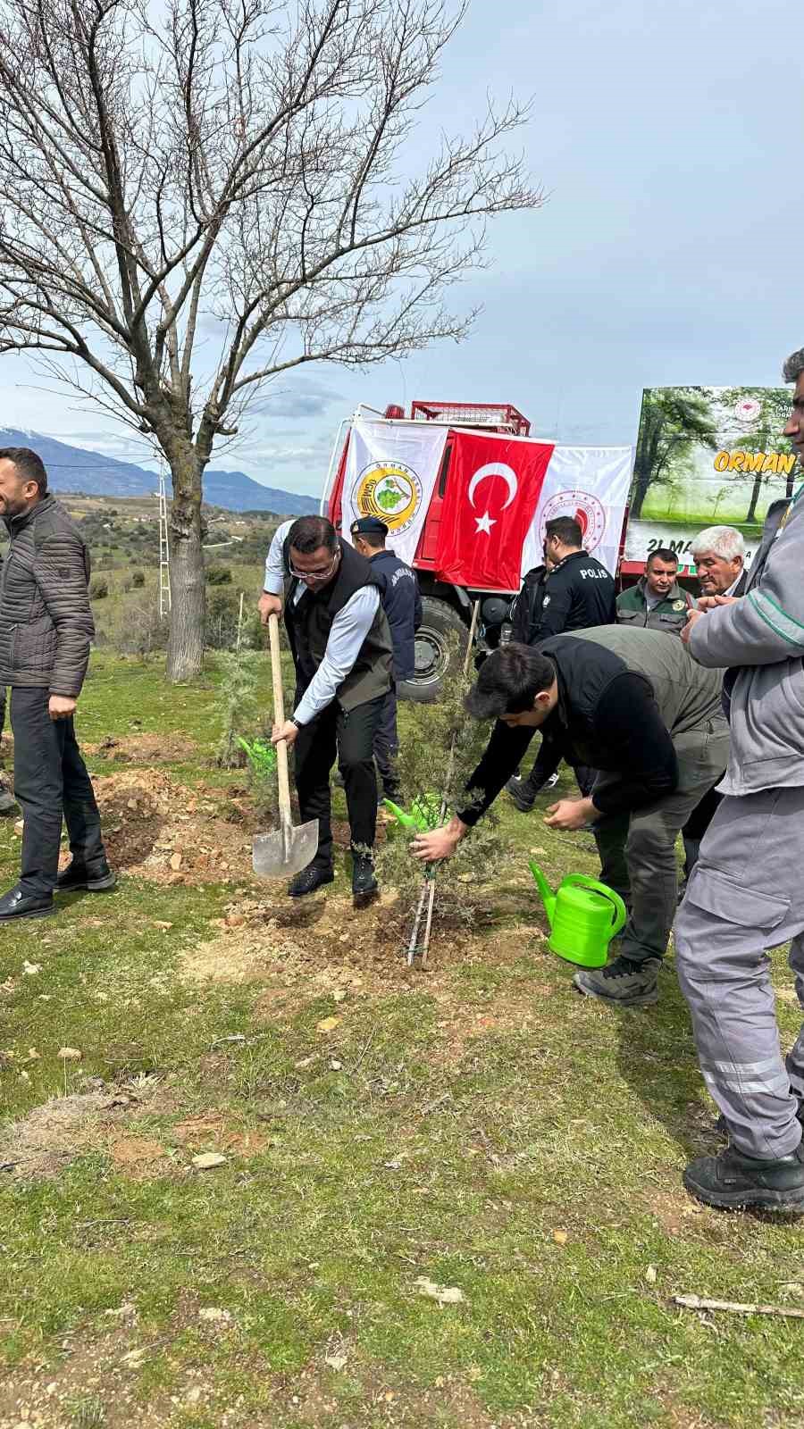 Sarıgöl’de öğrenciler doğa sevgisini sahada öğrendi
