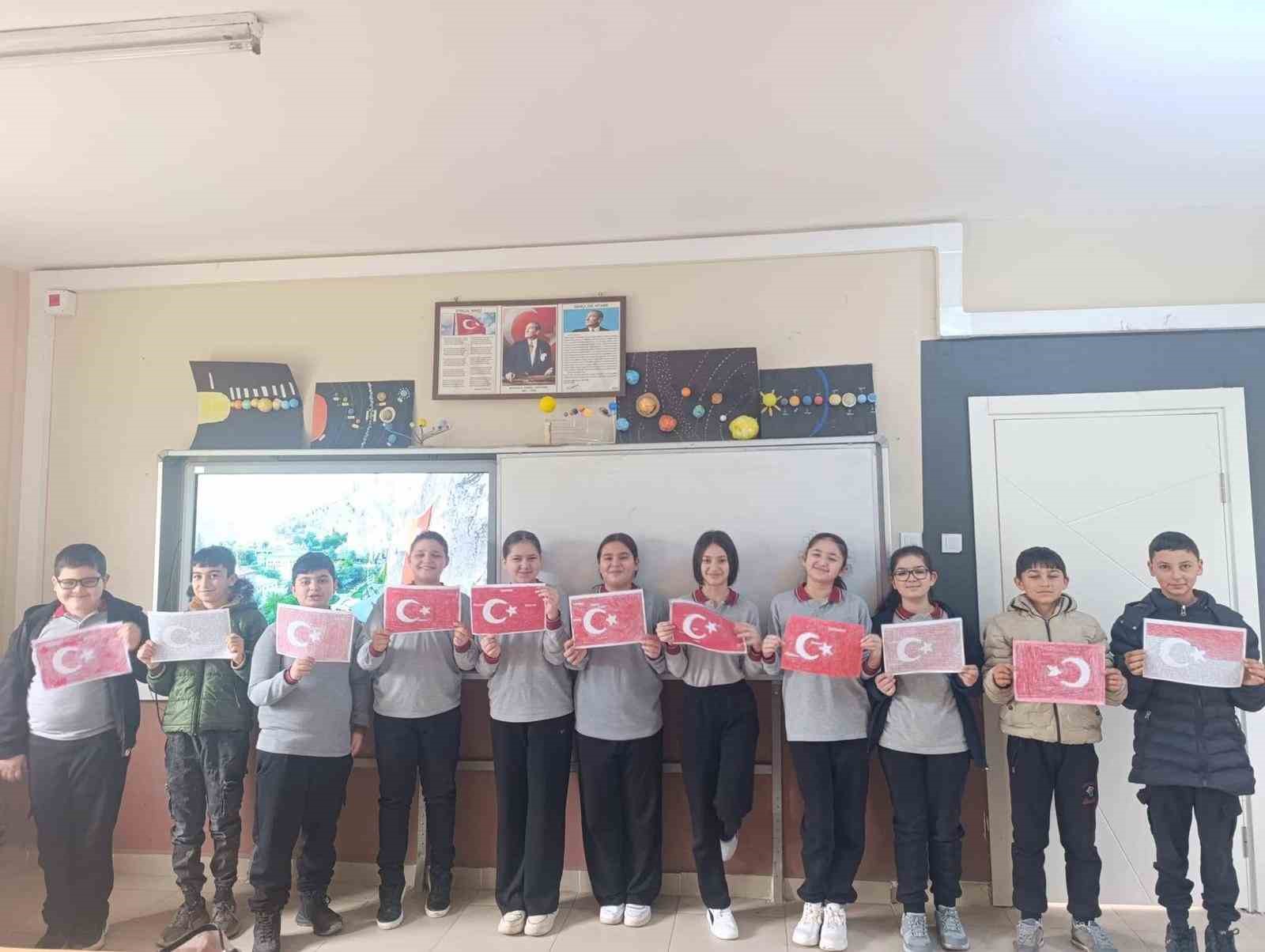 Sarıgöl’de okullarda ’Bayrağımıza saygı ve sevgi’ etkinliği
