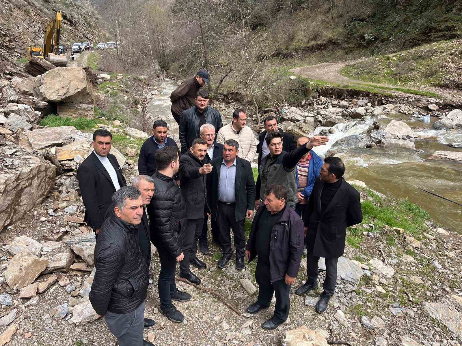 Sarıgöl’de yeni orman yolu ulaşımı rahatlatacak
Sarıgöl’de yeni orman yolu ulaşımı rahatlatacak