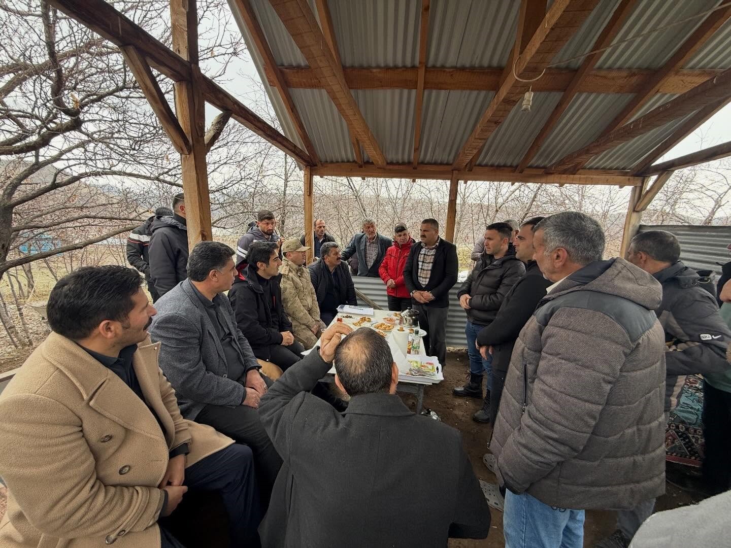 Sarıkamış Kaymakamı Aslantatar Karakurt köyünü ziyaret etti
Sarıkamış Kaymakamı Aslantatar Karakurt köyünü ziyaret etti