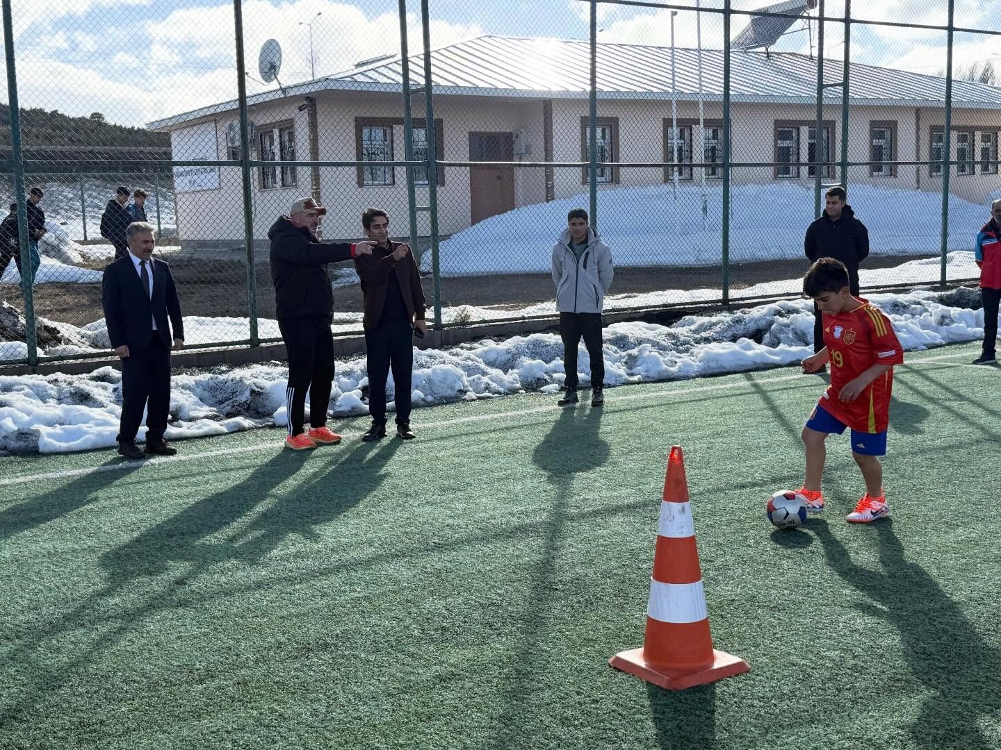 Sarıkamış Kaymakamı Enis Aslantatar’dan Gençlik Merkezi’ne ziyaret
