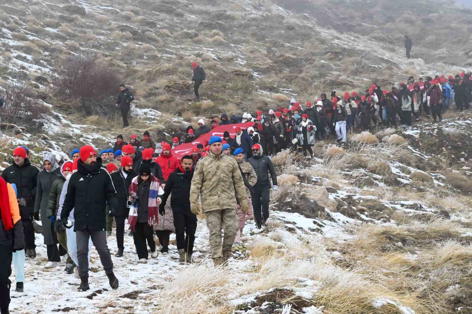 Sarıkamış şehitleri Antalya’da anıldı
Sarıkamış şehitleri Antalya’da anıldı