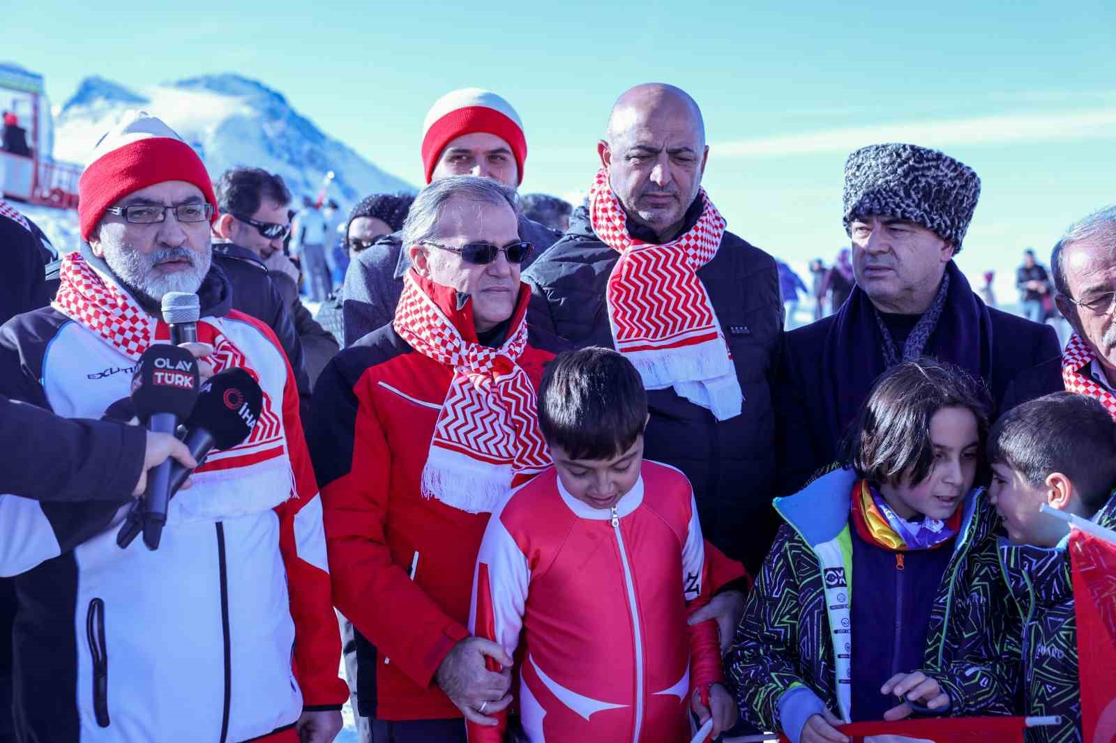 Sarıkamış şehitleri Erciyes’te anıldı
Sarıkamış şehitleri Erciyes’te anıldı