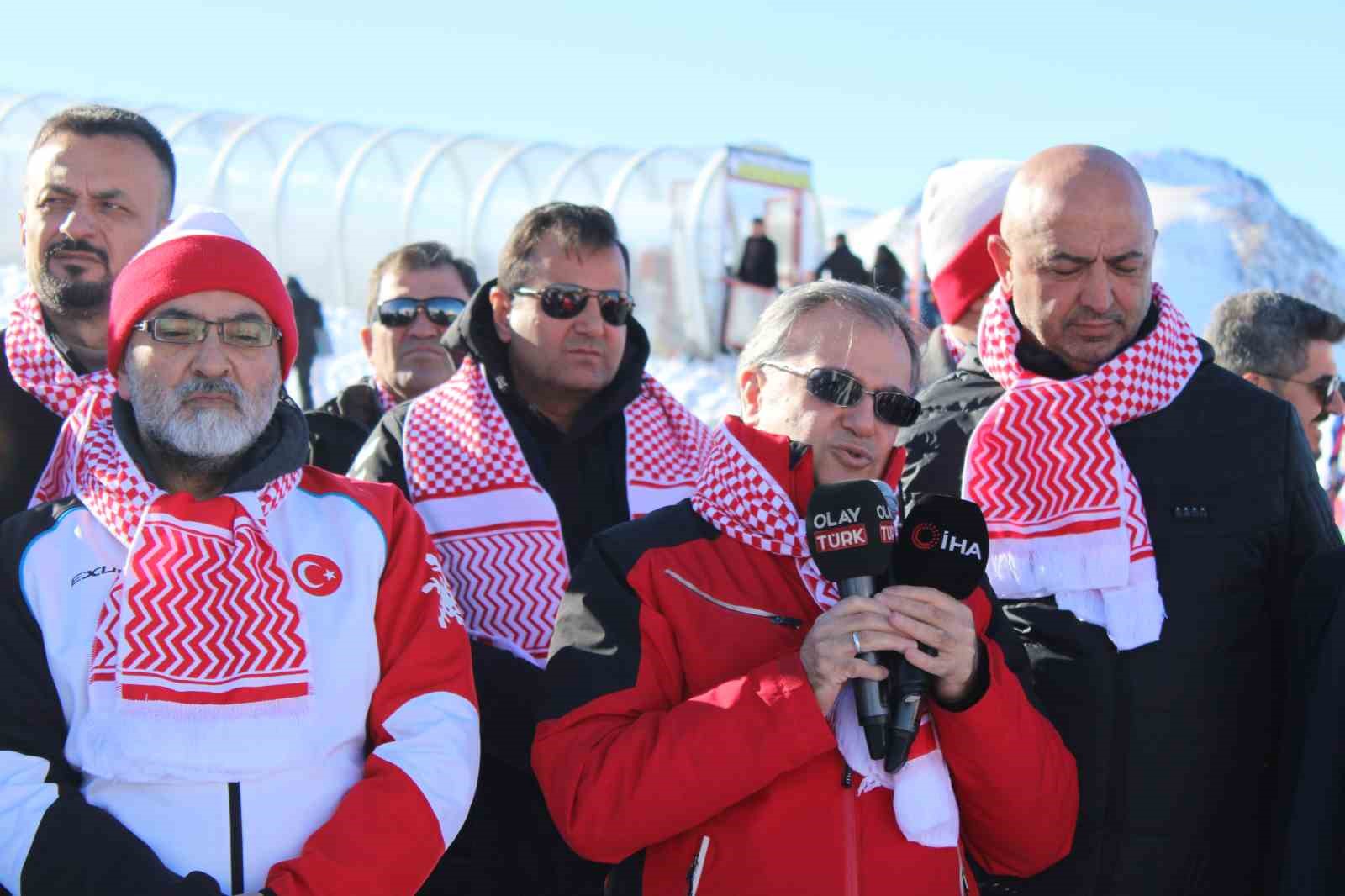 Sarıkamış şehitleri Erciyes’te anıldı
Sarıkamış şehitleri Erciyes’te anıldı