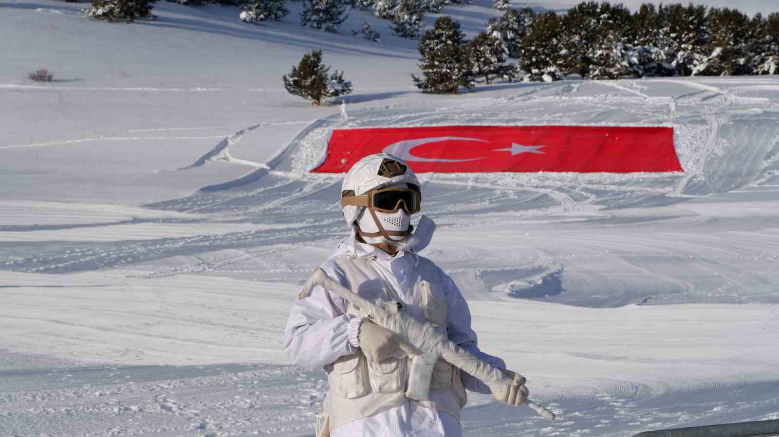 Sarıkamış’ta binler "Bu toprakta izin var" diyerek şehitlerin izinde yürüdü
