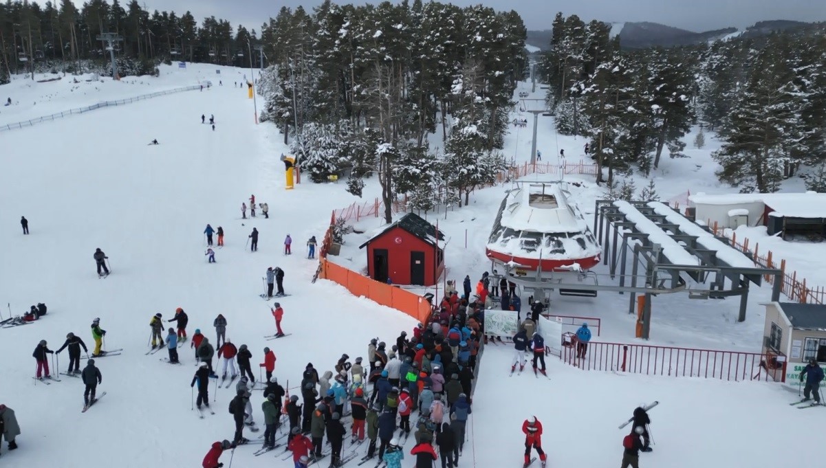Sarıkamış’ta "Kristal" heyecan: Kayak sezonu zirve yapıyor
Sarıkamış’ta "Kristal" heyecan: Kayak sezonu zirve yapıyor