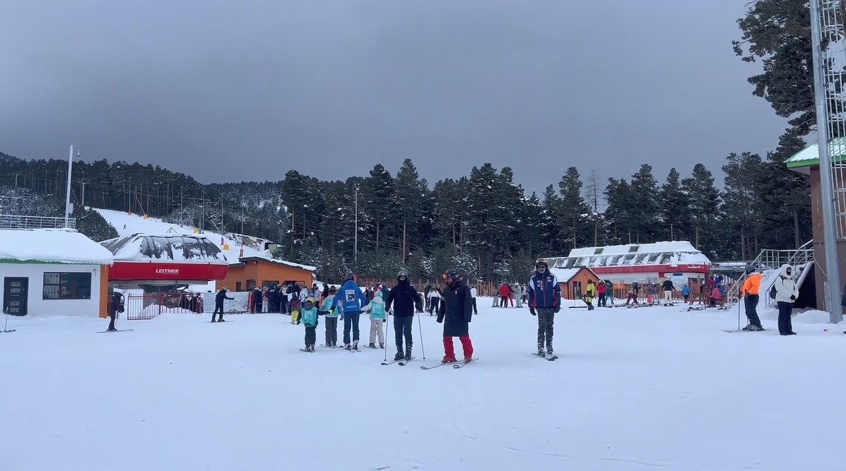 Sarıkamış’ta "Kristal" heyecan: Kayak sezonu zirve yapıyor
Sarıkamış’ta "Kristal" heyecan: Kayak sezonu zirve yapıyor