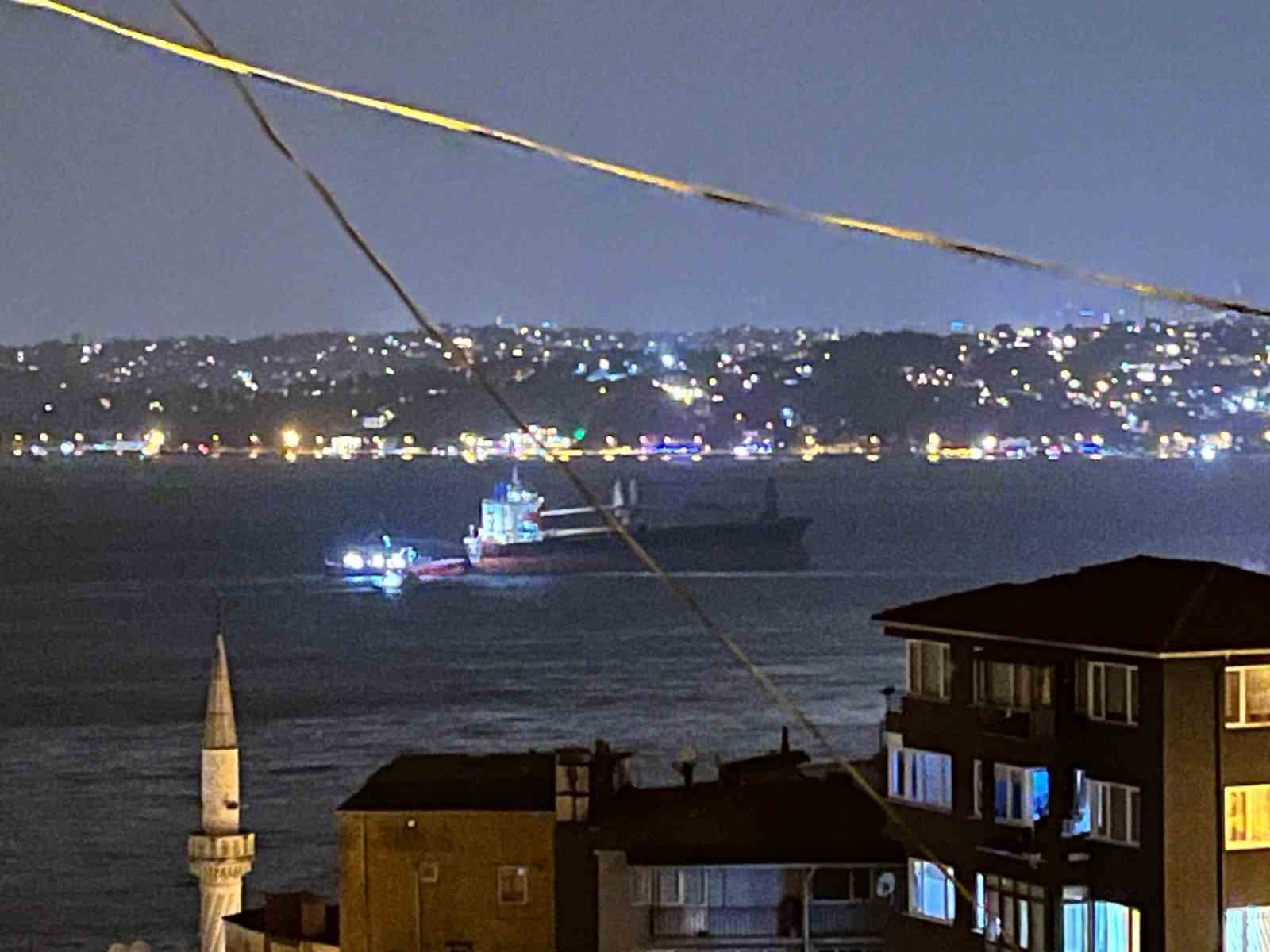 Sarıyer açıklarında kurtarılan gemi bu sefer İstanbul Boğazı’nda fırtınada savruldu

