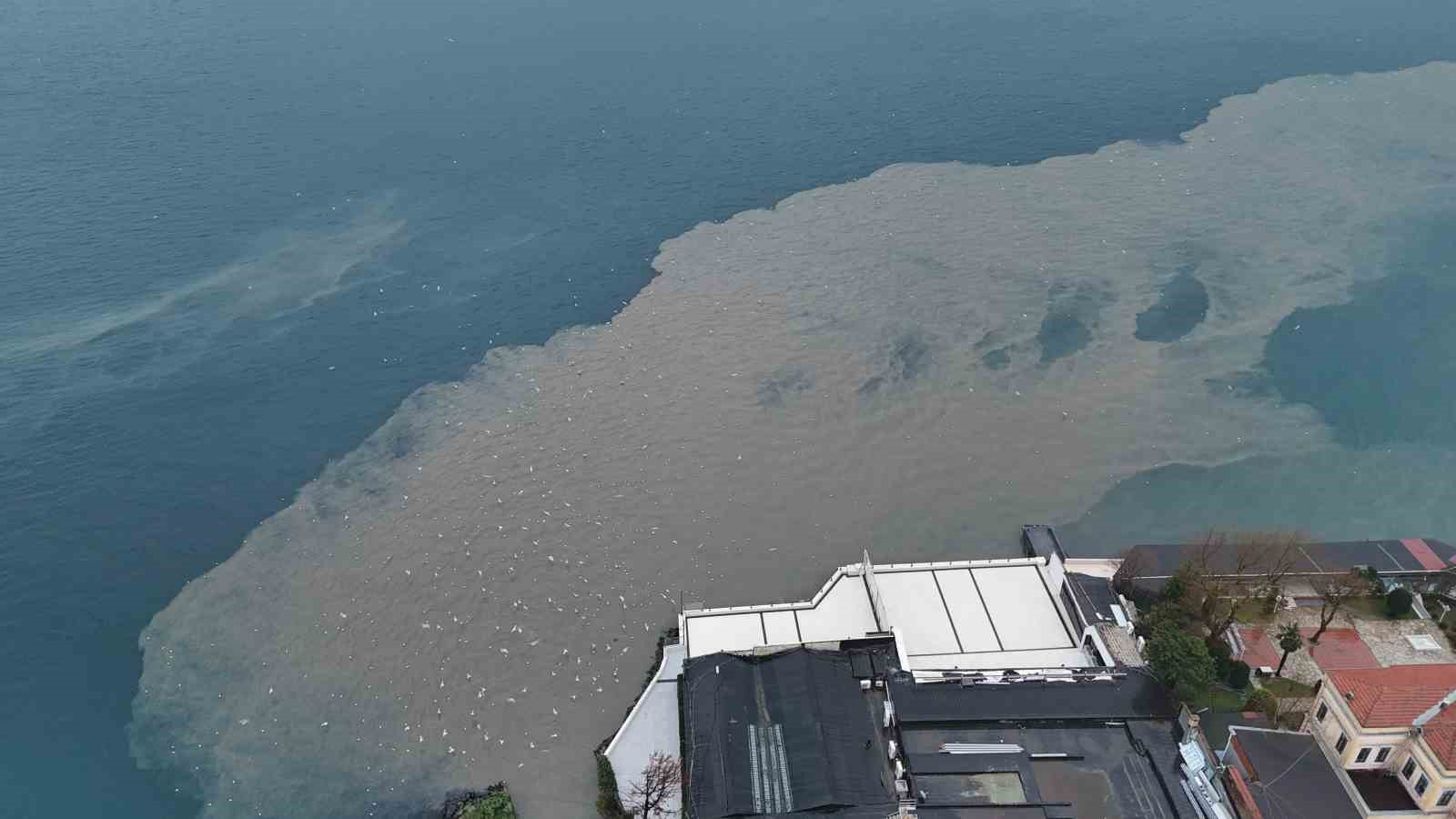 Sarıyer Baltalimanı sahilindeki kirlilik havadan görüntülendi
