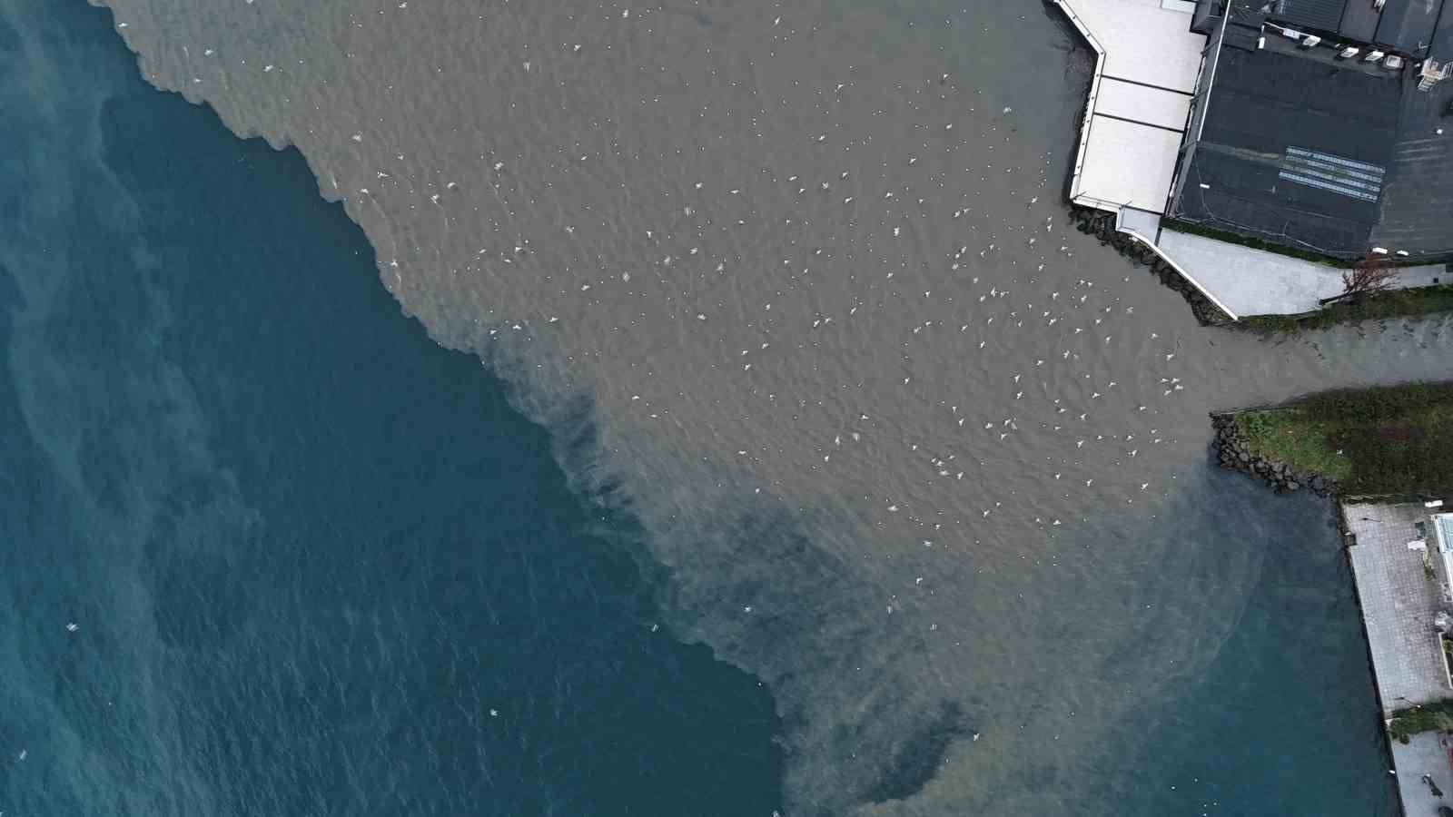 Sarıyer Baltalimanı sahilindeki kirlilik havadan görüntülendi
