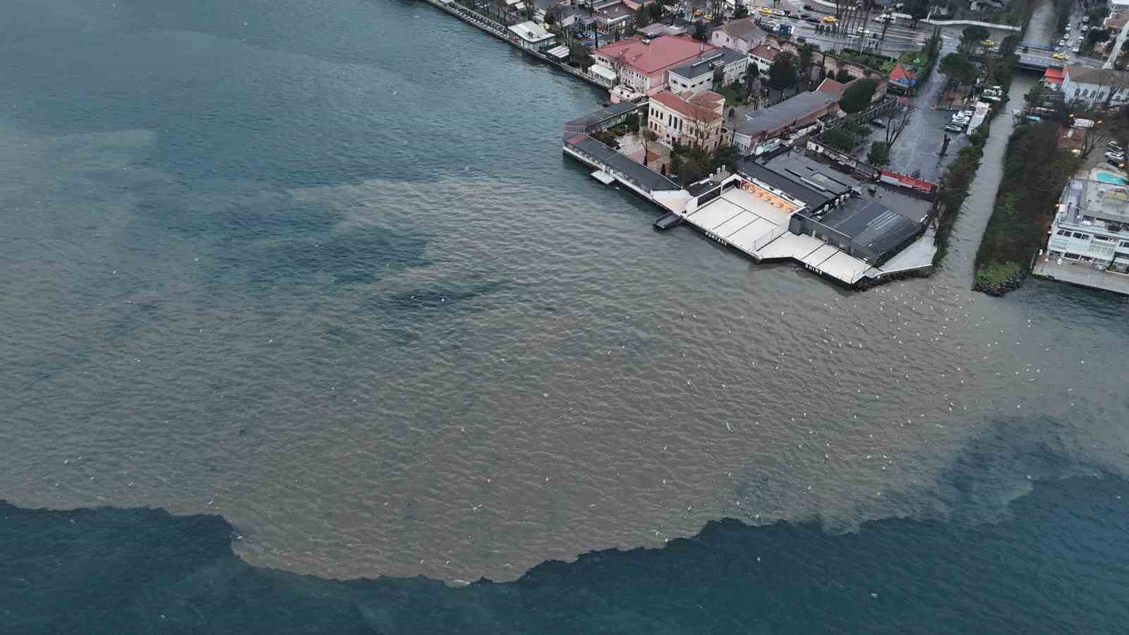 Sarıyer Baltalimanı sahilindeki kirlilik havadan görüntülendi
