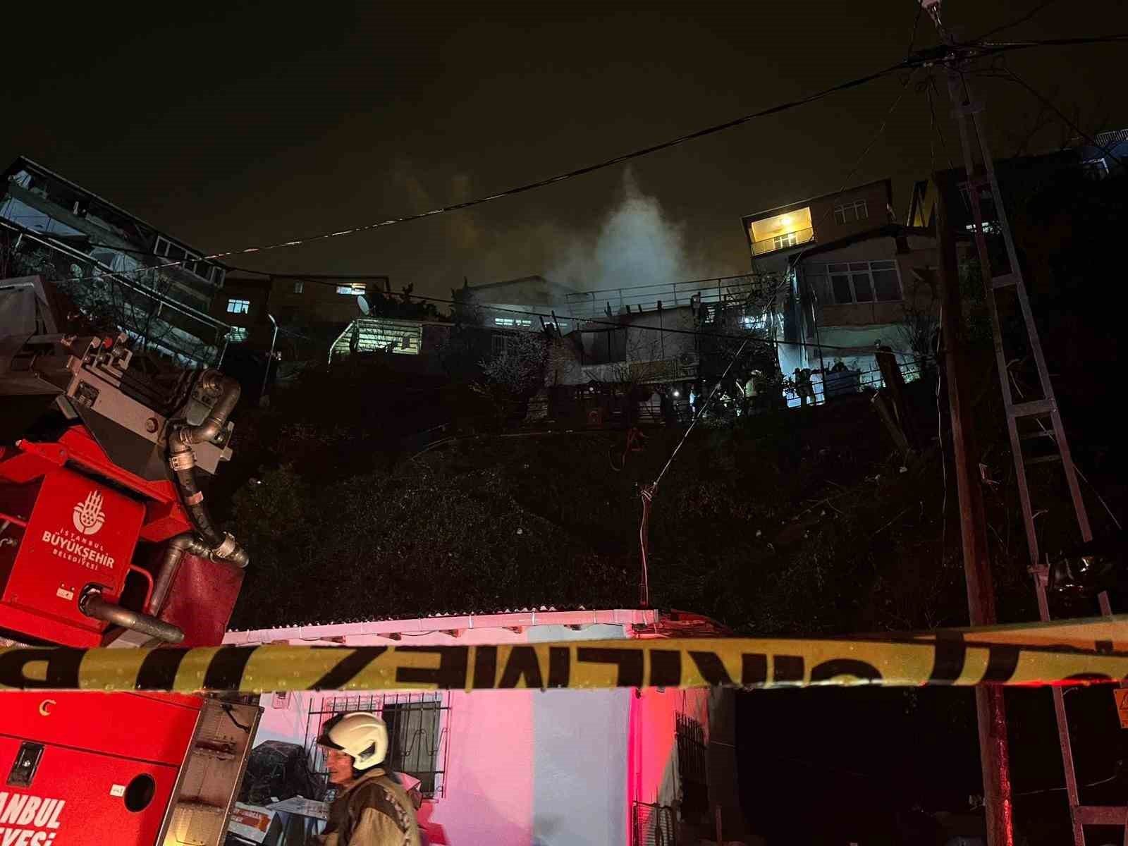 Sarıyer’de iki gecekondu alev alev yandı: 6 yaralı
