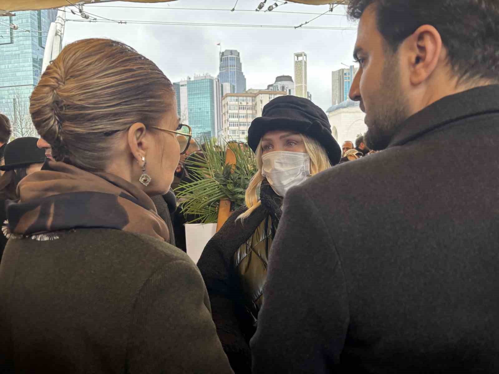 Şarkıcı Fatih Ürek son yolculuğuna uğurlandı
