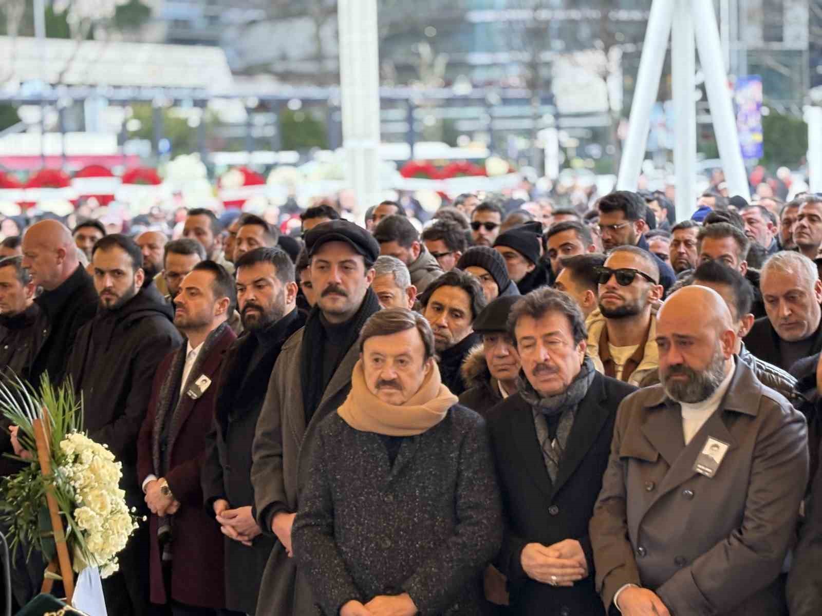 Şarkıcı Fatih Ürek son yolculuğuna uğurlandı
