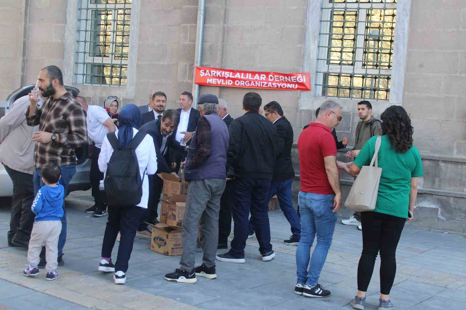 Şarkışlalılar Derneği, okul saldırısında hayatını kaybedenler için mevlit okuttu
