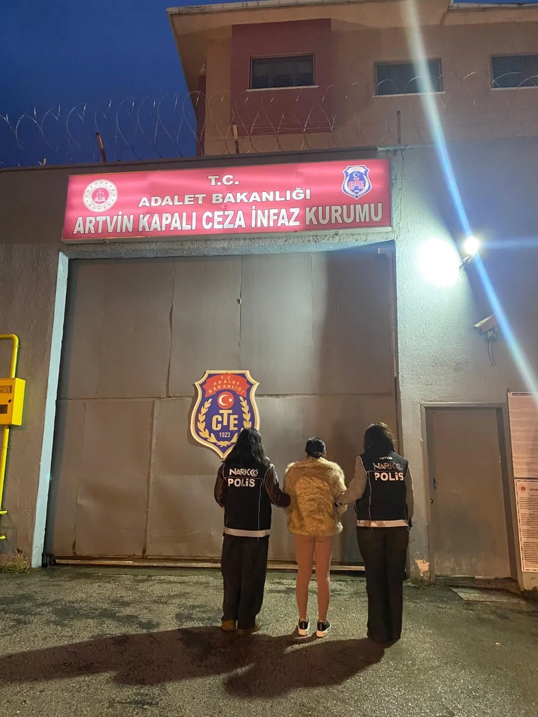 Sarp Sınır Kapısı’nda 1 milyon TL değerinde kokain ele geçirildi
