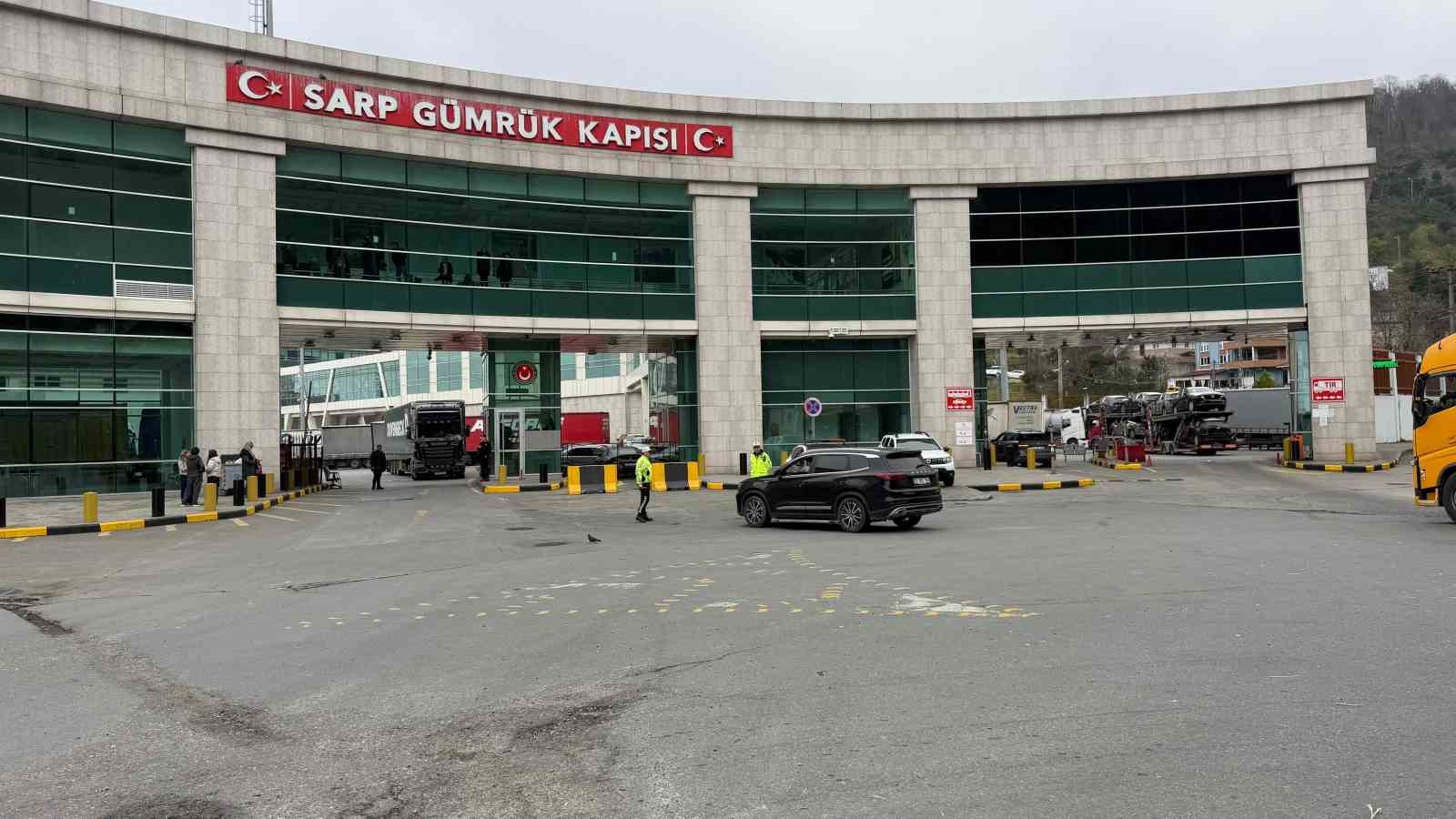 Sarp Sınır Kapısı’nda bayram tatili yoğunluğu
