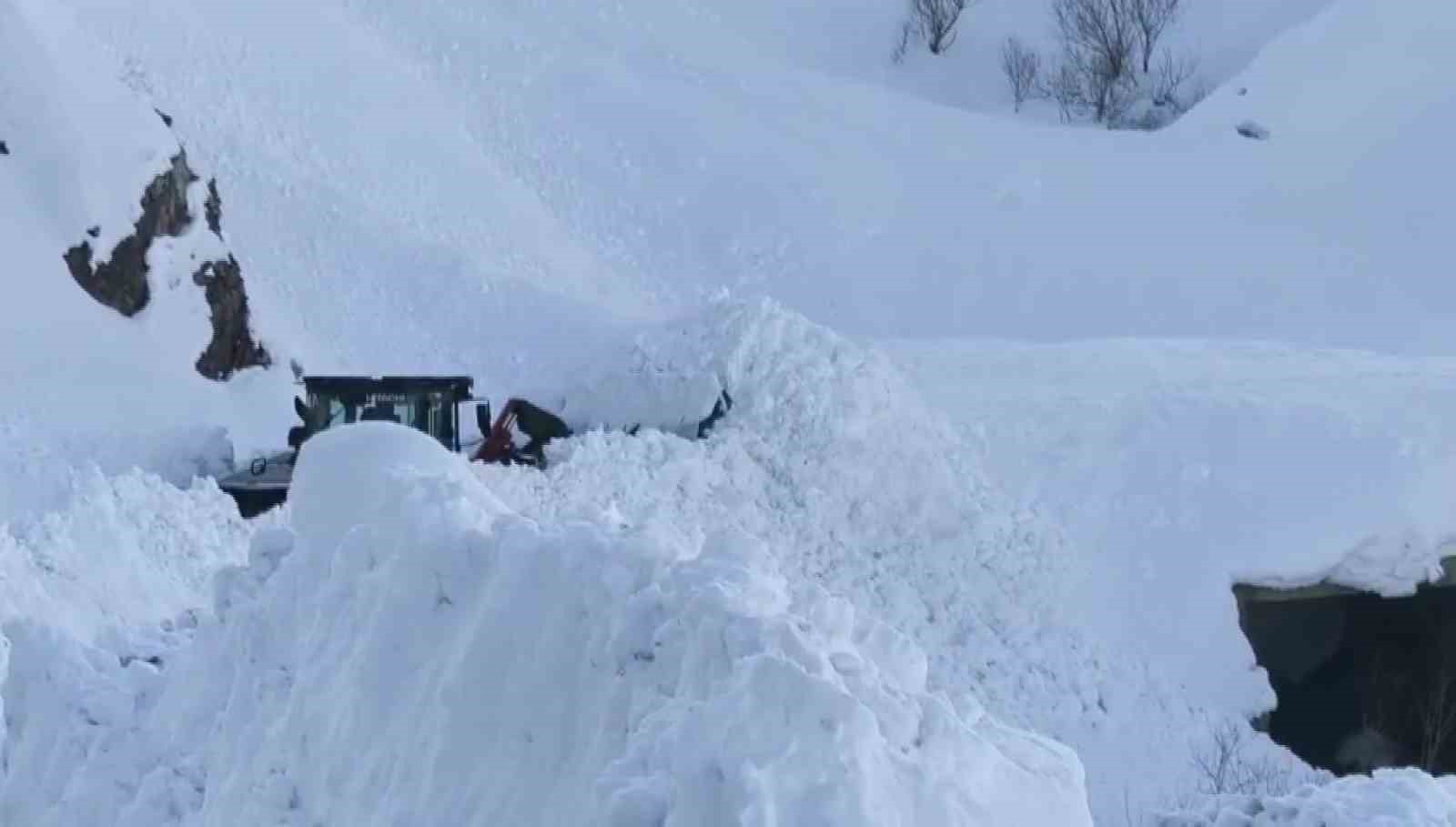 Sason’da kapanan mezra yolları ulaşıma açıldı
