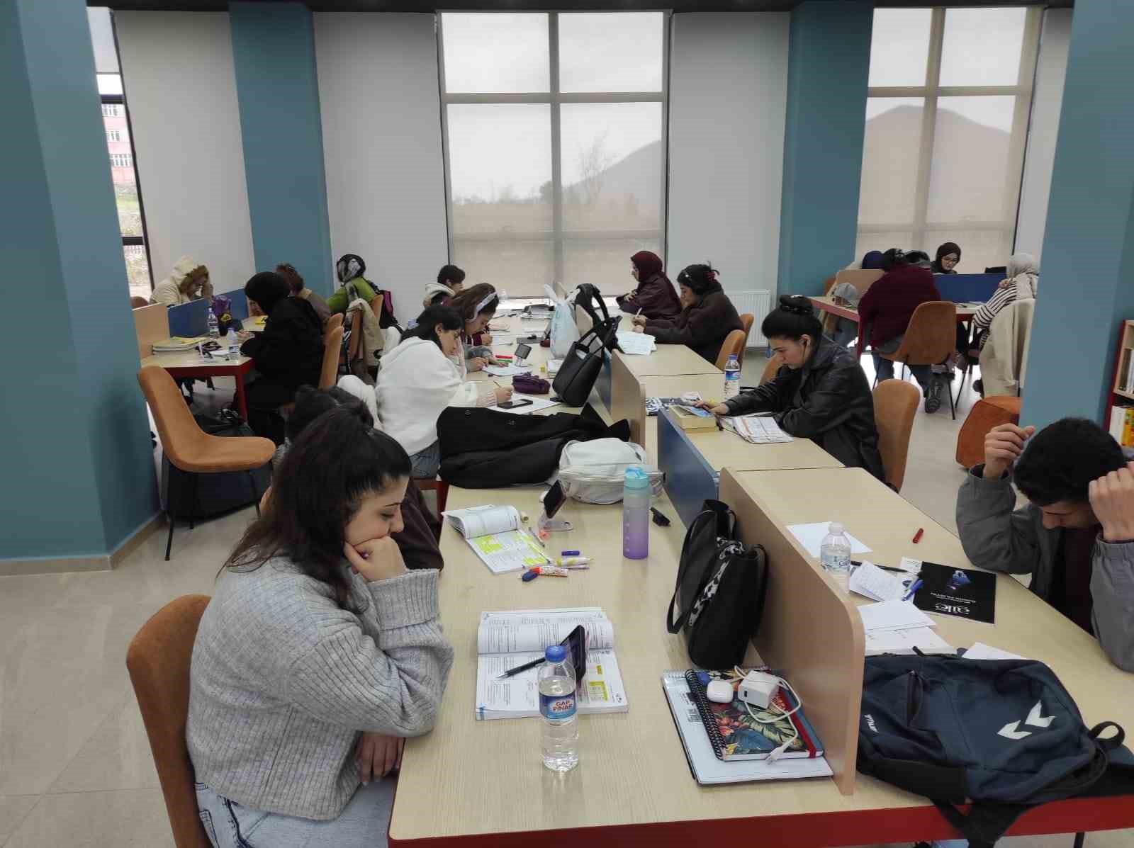 Sason’da yeni kütüphaneye yoğun ilgi
Sason’da yeni kütüphaneye yoğun ilgi