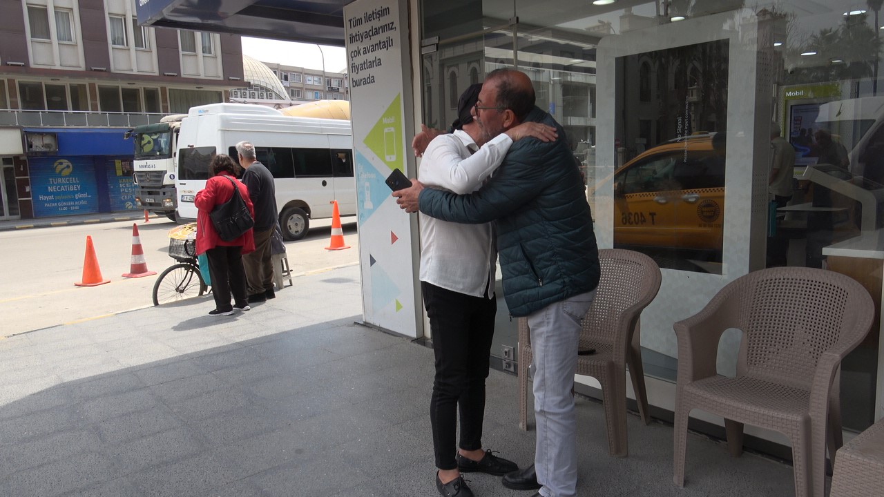 Satırla katledilmekten anlık hamleyle kurtulan taksici: "Eğer o hamleyi yapıp kaçmasaydım şu an ölmüştüm"
