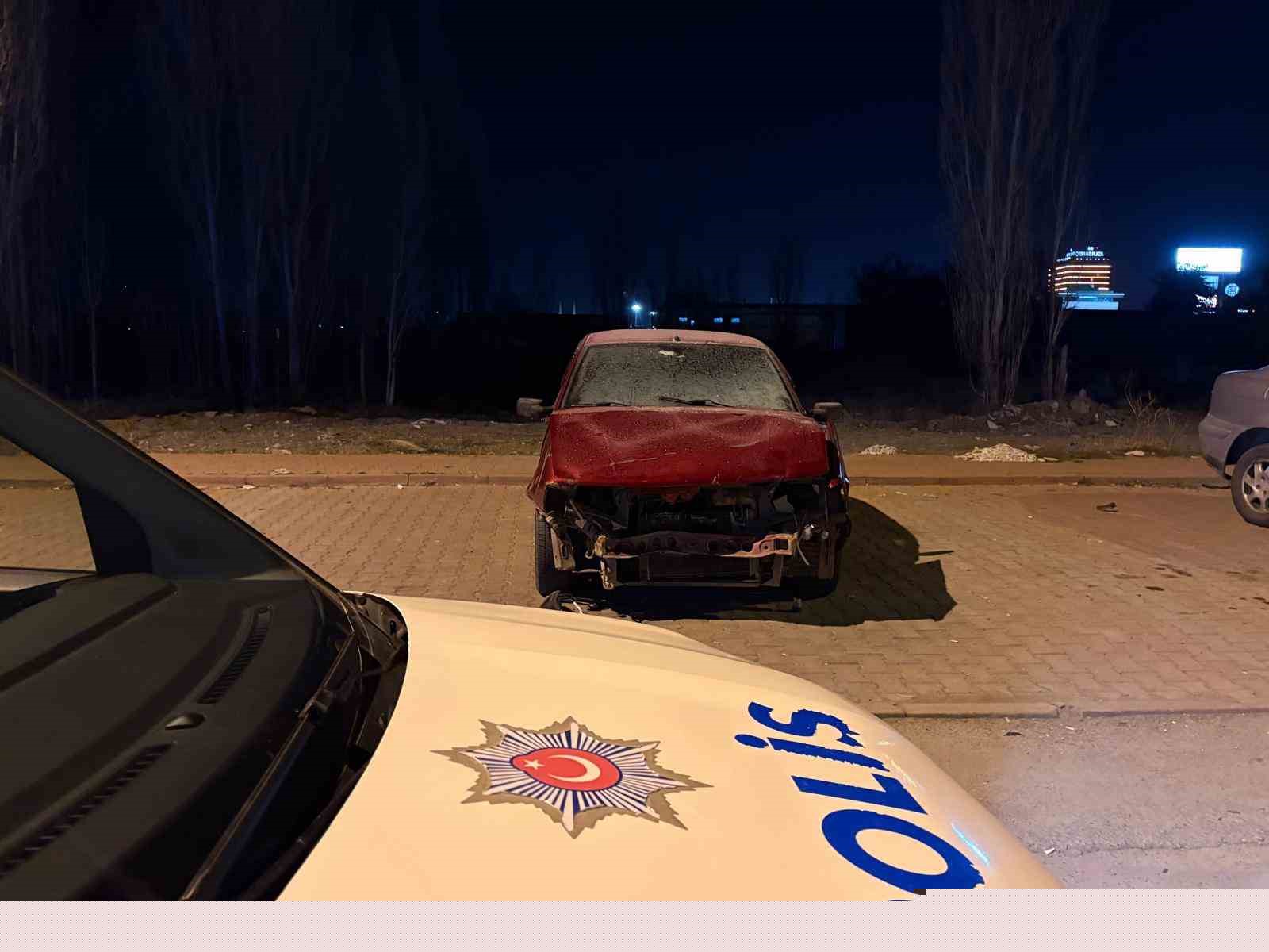 Sattığı otomobilin parasını beklerken, kazalı haliyle karşılaştı
