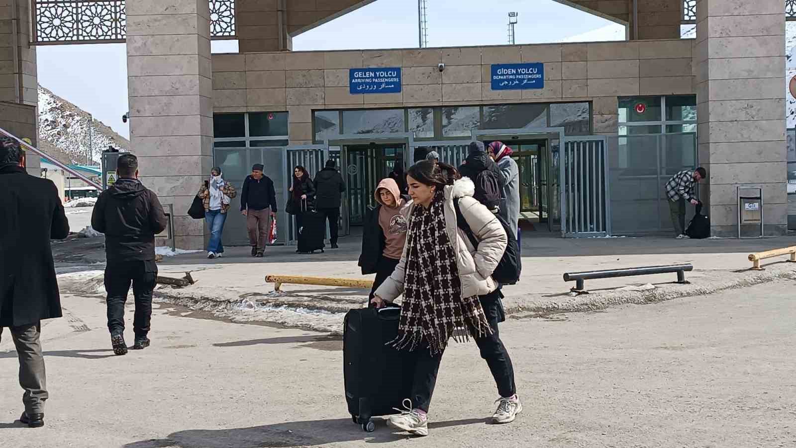 Savaş sonrası İranlılar ülkelerine dönüyor
