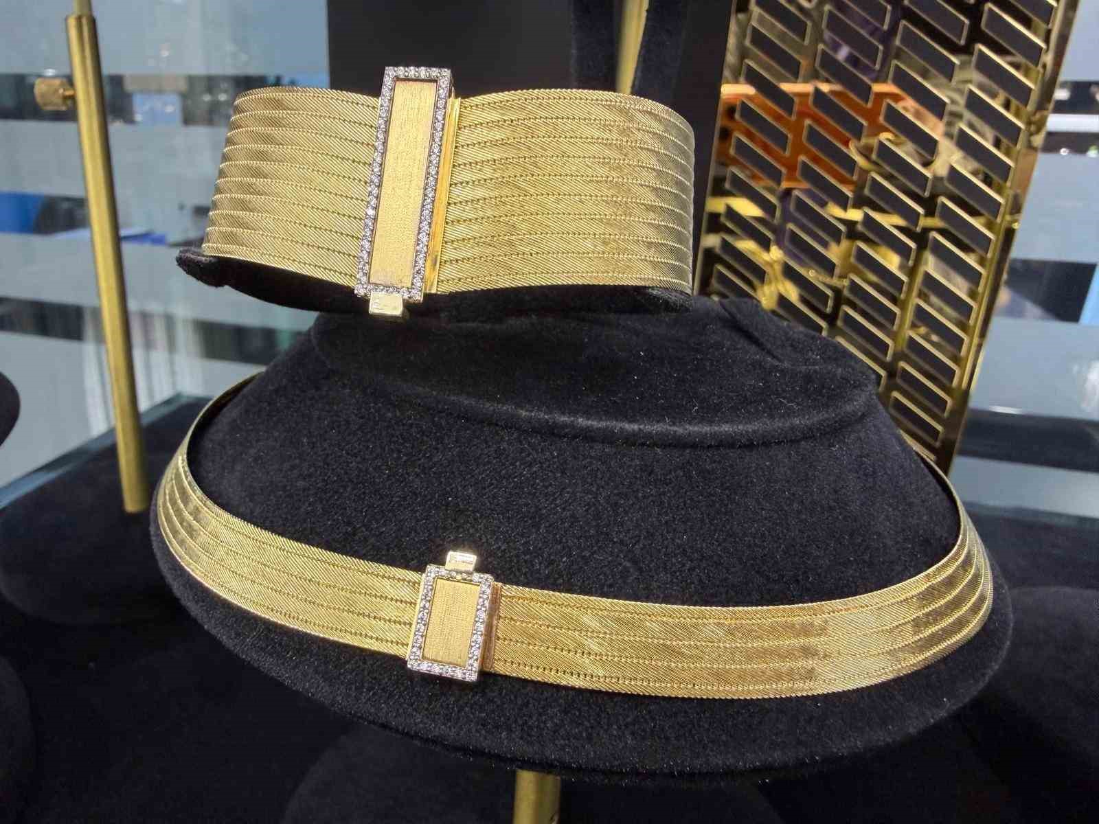 Savaşçıların zırhından düğünlerin baş tacına
Savaşçıların zırhından düğünlerin baş tacına